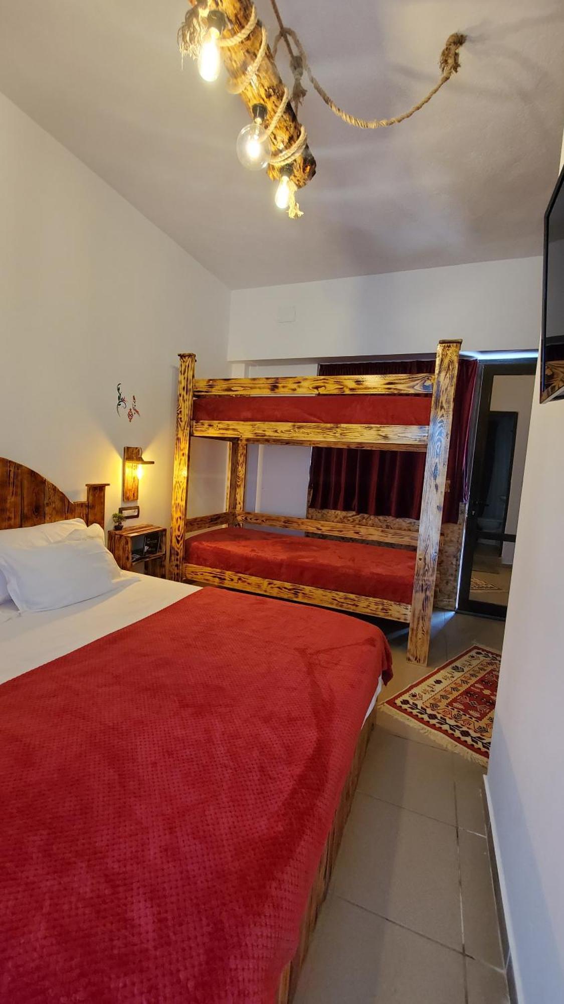 Clockwise Guestrooms Гірокастра Номер фото